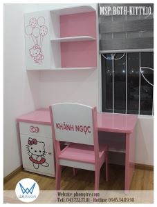 Bộ bàn ghế học sinh trang trí Hello Kitty và tên bé gái