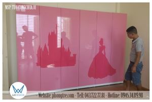 Tủ áo bé gái màu hồng trang trí chủ đề Cinderella
