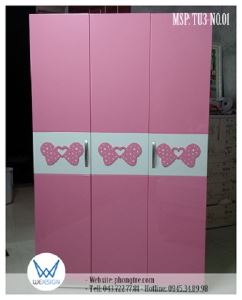Tủ áo màu hồng trang trí nơ cánh bướm chấm bi