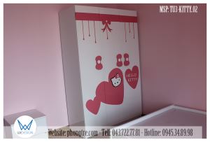 Tủ áo Hello Kitty trang trí dải nơ và trái tim