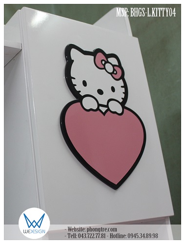 Chi tiết trang trí Mèo Kitty ôm trái tim dễ thương trên cánh tủ của giá sách