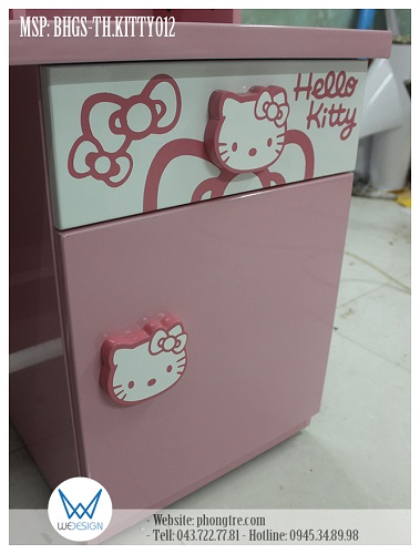 Tủ đồ sử dụng tay nắm Hello Kitty đeo nơ, trang trí cho ngăn kéo là hình ảnh Hello Kitty và nơ xinh