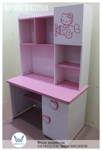 Bàn học tiểu học liền giá sách trang trí Hello Kitty lái máy bay MSP: BHGS-TH.KITTY0211 màu hồng phấn phối với màu trắng