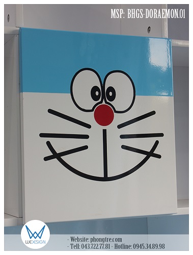 Chi tiết trang trí cánh tủ đồ Face icon Doraemon cười tươi trên giá sách của bàn học Doraemon MSP: BHGS-DORAEMON.01