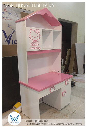 Tạo hình ngôi nhà Hello Kitty và màu sắc trắng phối cùng màu hồng tươi sáng mang đến góc học tập Hello Kitty đáng yêu cho bé gái