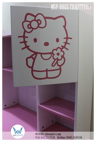 Chi tiết trang trí Hello Kitty cầm hoa xinh trên cánh tủ của giá sách