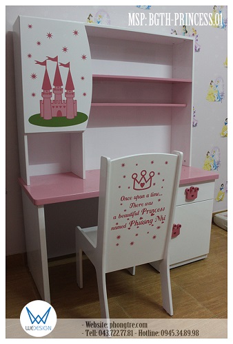 Bộ bàn ghế học sinh tiểu học trang trí công chúa tạo cho bé gái một góc học tập nhỏ tràn đầy mộng mơ và những câu chuyện kể về nàng công chúa bé bỏng của Bố Mẹ