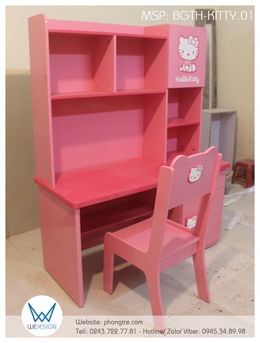 Bộ bàn ghế tiểu học Hello Kitty BGTH-KITTY.01 màu hồng có kích thước phù hợp cho bé gái vào lớp 1 sử dụng trong 5 năm học cấp I