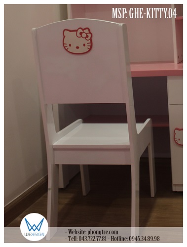 Lưng ghế trang trí huy hiệu gỗ 5 ly hình Hello Kitty đeo nơ dễ thương