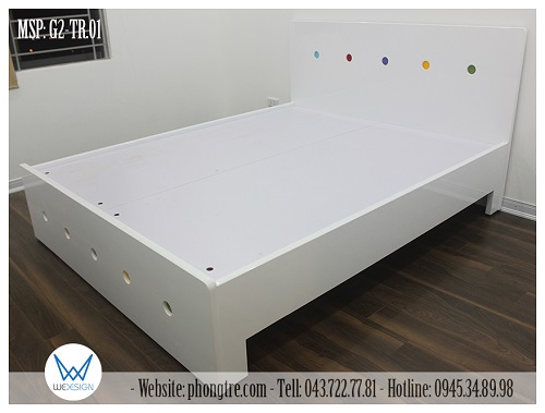 Giường ngủ màu trắng trang trí hình tròn sắc màu MSP: G2-TR.02 là mẫu giường ngủ dát phản dành cho bé gái