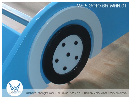 View chi tiết của bánh xe giường ô tô Batman với các tạo hình lốp xe, vành xe, ốc trên lazang của bánh xe