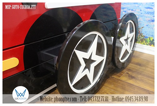 Chi tiết bánh xe được làm dày 3cm, gắn trang trí hình ngôi sao được làm bằng gỗ 5 ly