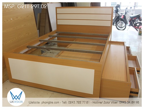Giường tầng dưới kích thước 1m2x1m9 trong lòng giường, sử dụng tấm dát phản gỗ Melamine vân gỗ màu vàng bích