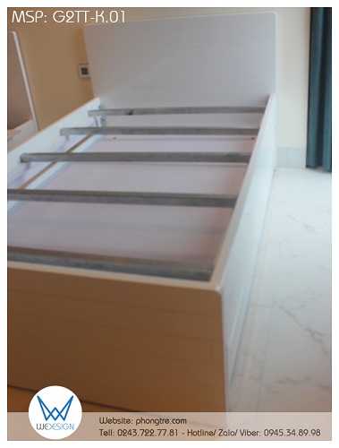 Hai tầng giường đều sử dụng dát phản MDF, giường tầng trên đặt dát lên thang kẽm và tầng dưới đặt dát lên khung xương gỗ
