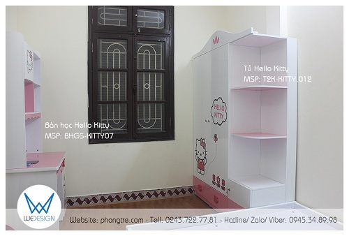 Khi bước chân vào phòng ngủ 2 bé gái nhà chị Hoàng Hường sẽ thấy ngay bàn học Hello Kitty được bố trí bên trái tường và đối diện là tủ quần áo Hello Kitty liền kệ trang trí