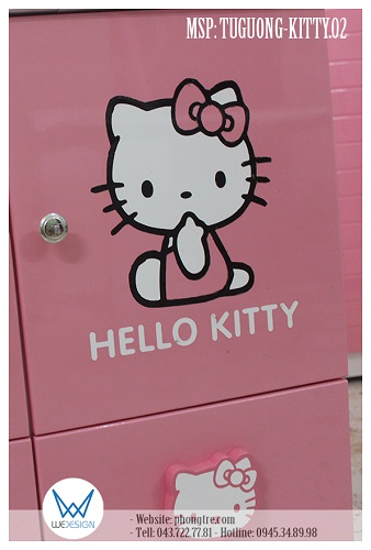 Cánh tủ sơn trang trí Hello Kitty và dòng chữ Hello Kitty, các ngăn kéo của tủ gương có tay nắm hình Mèo Hello Kitty đeo nơ