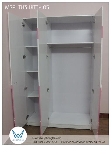 Tủ quần áo Hello Kitty của bé Hà Vy có kết cấu 3 cánh mở - 2 buồng tủ, 1 buồng tủ to và 1 buồng tủ nhỏ