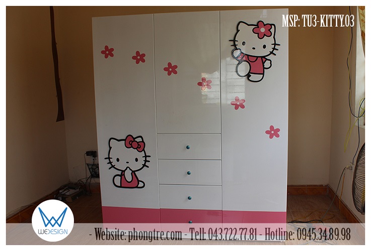 Mẫu thiết kế tủ quần áo bé gái 3 cánh trang trí Hello Kitty và hoa xinh