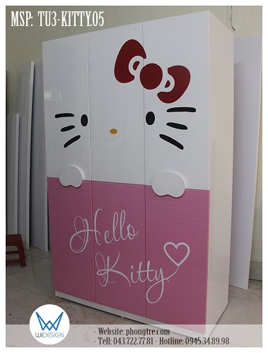 Tủ quần áo Hello Kitty cầm biển tên dễ thương của bé Phi Yến