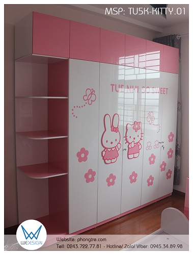 Tủ quần áo có kệ trang trí liền tủ kho trang trí Hello Kitty và Melody dạo chơi vườn hoa TU5K-KITTY.01 có trang trí tên bé Tuệ Nhi 